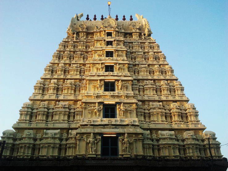 2. Jalakandeswarar Temple